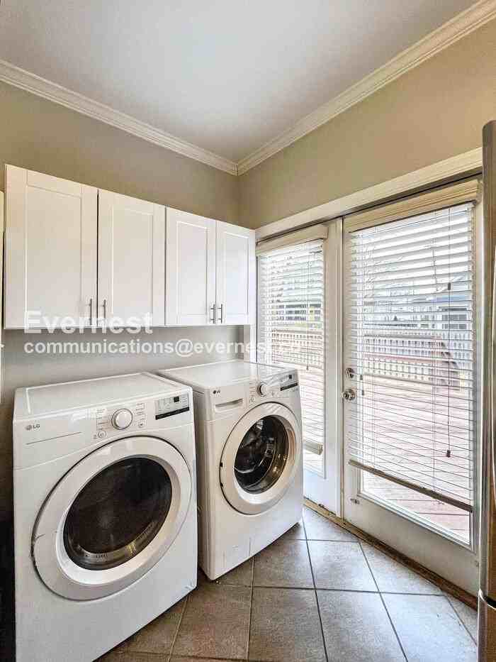 2913 Davis Ave - Photo 5 of 39