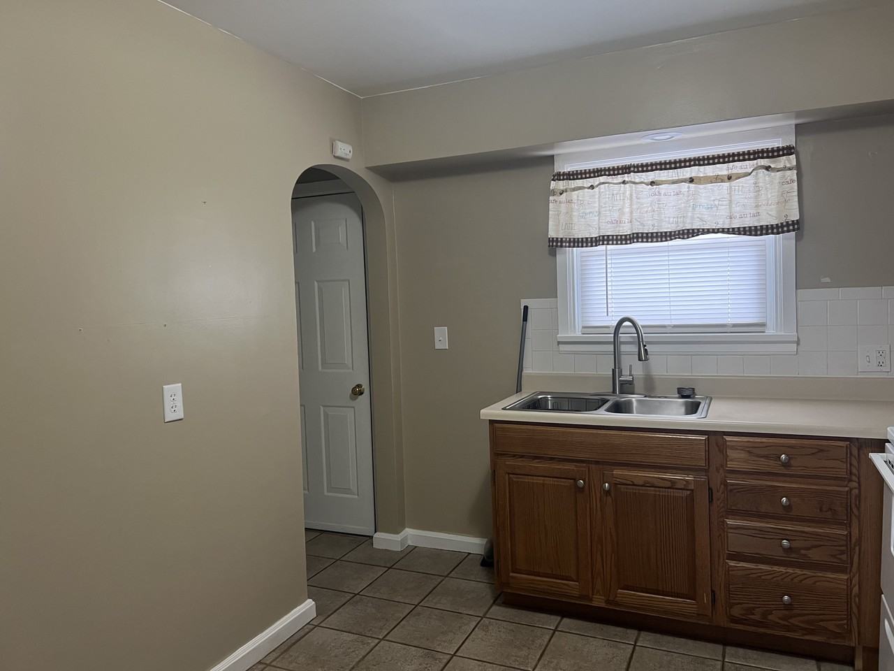 100 East 2nd Street #0 - Photo 4 of 17