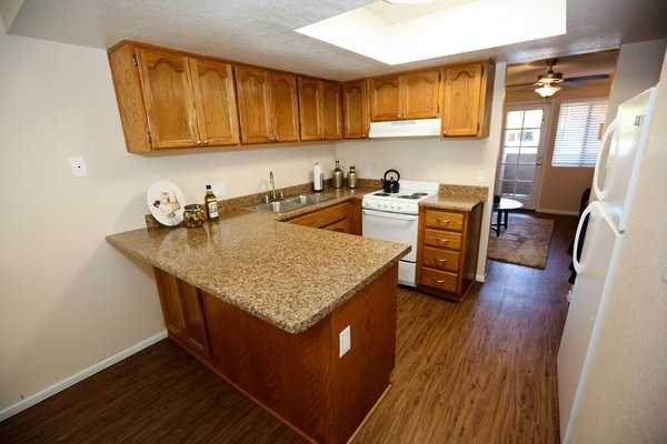 10134 W Mohawk Ln - Photo 7 of 33
