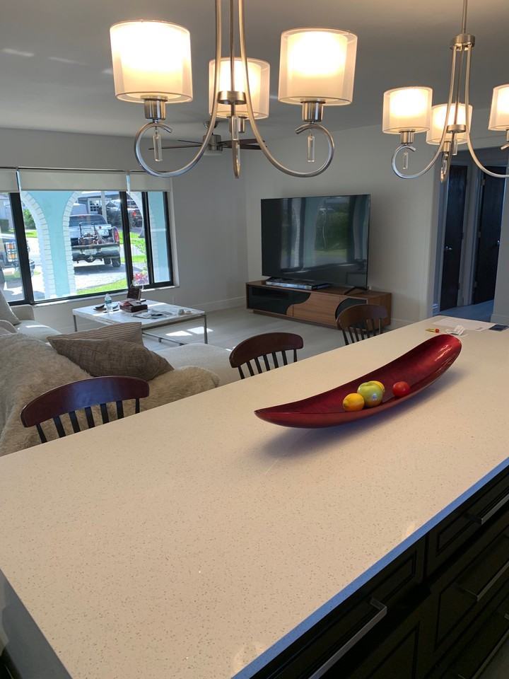 381 Se 16th Ave #NA - Photo 6 of 35