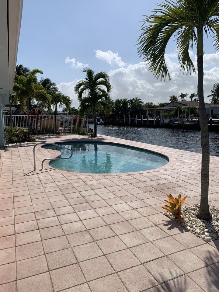 381 Se 16th Ave #NA - Photo 2 of 35