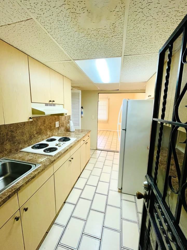 1447 Nw 16th Ave #NA - Photo 5 of 13