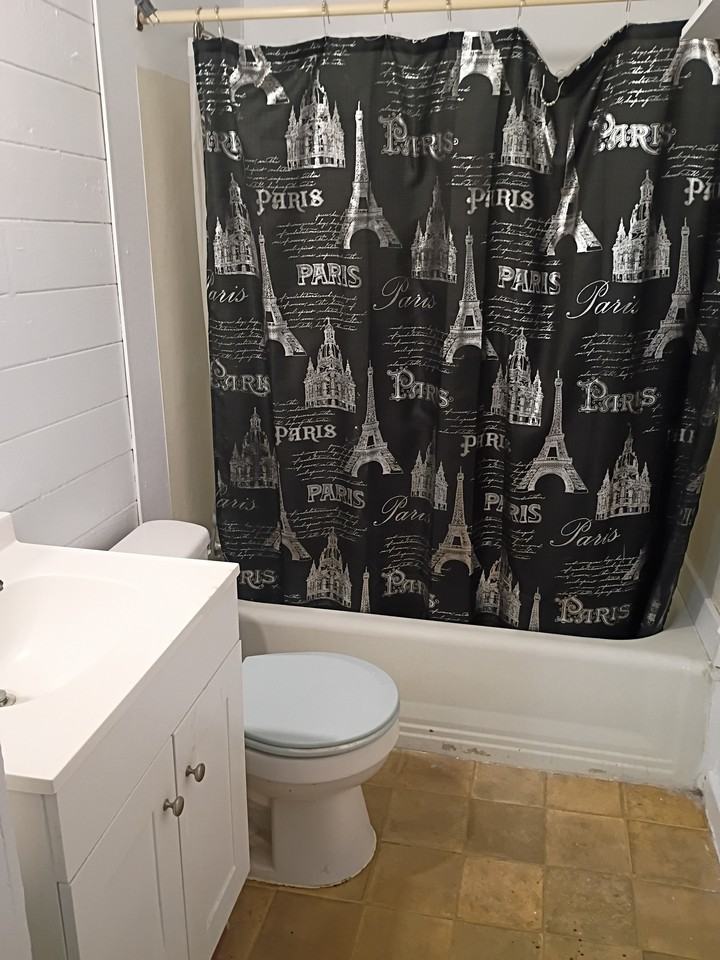 540 S Saint Andrews St #2 - Photo 2 of 6