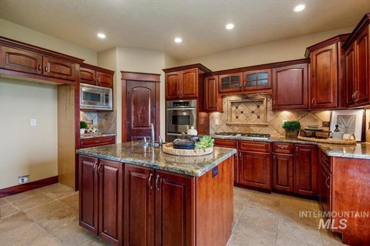 9757 W Lanktree Gulch Rd - Photo 6 of 34