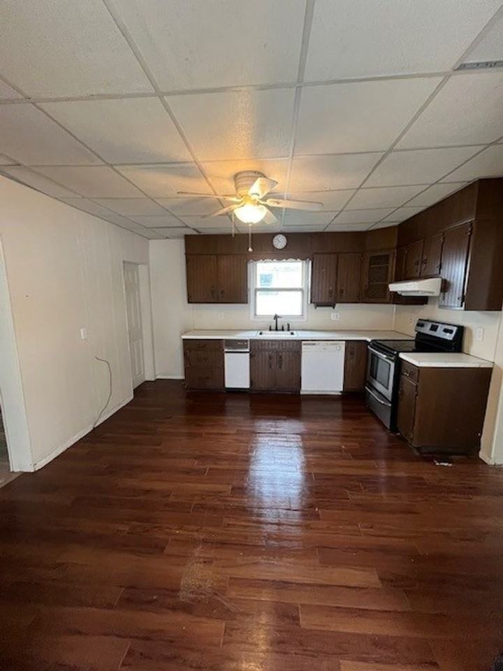 153 West High Street - Photo 2 of 12