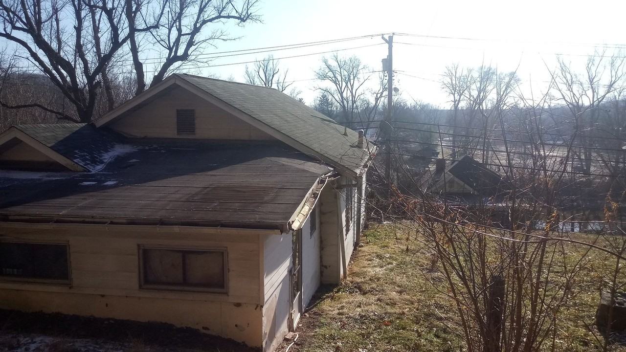 843 Milford St - Photo 6 of 9