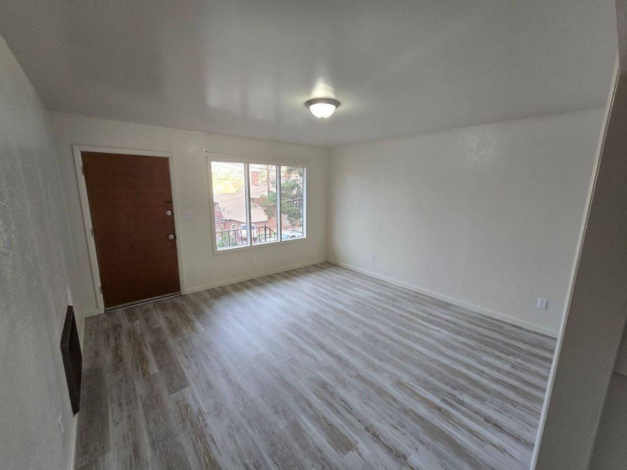 526 N 8th St - Photo 2 of 9