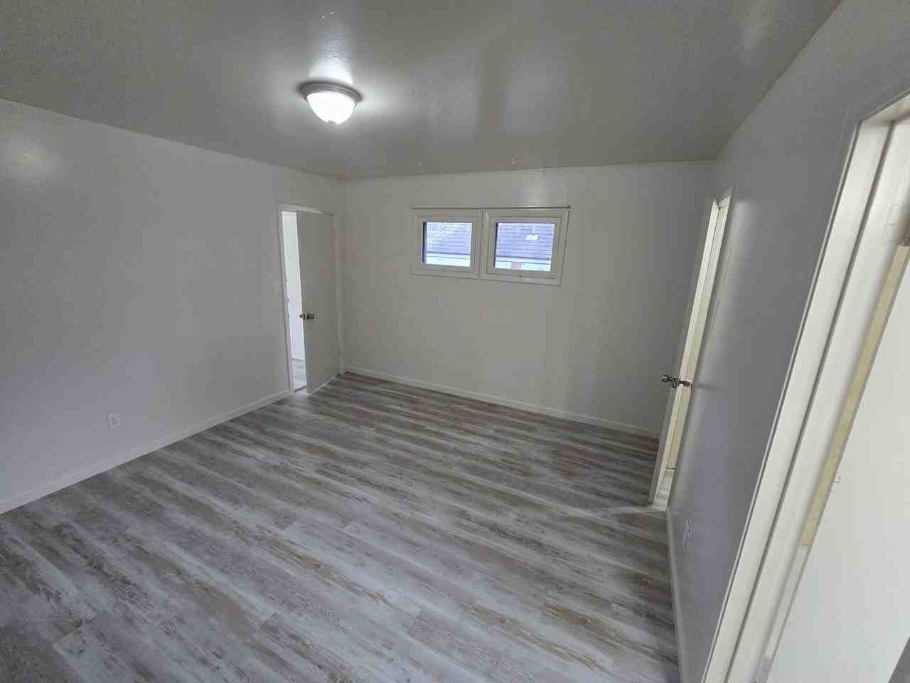 526 N 8th St - Photo 7 of 9