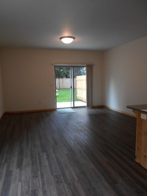 646 Southwest Taft Street - Photo 5 of 17