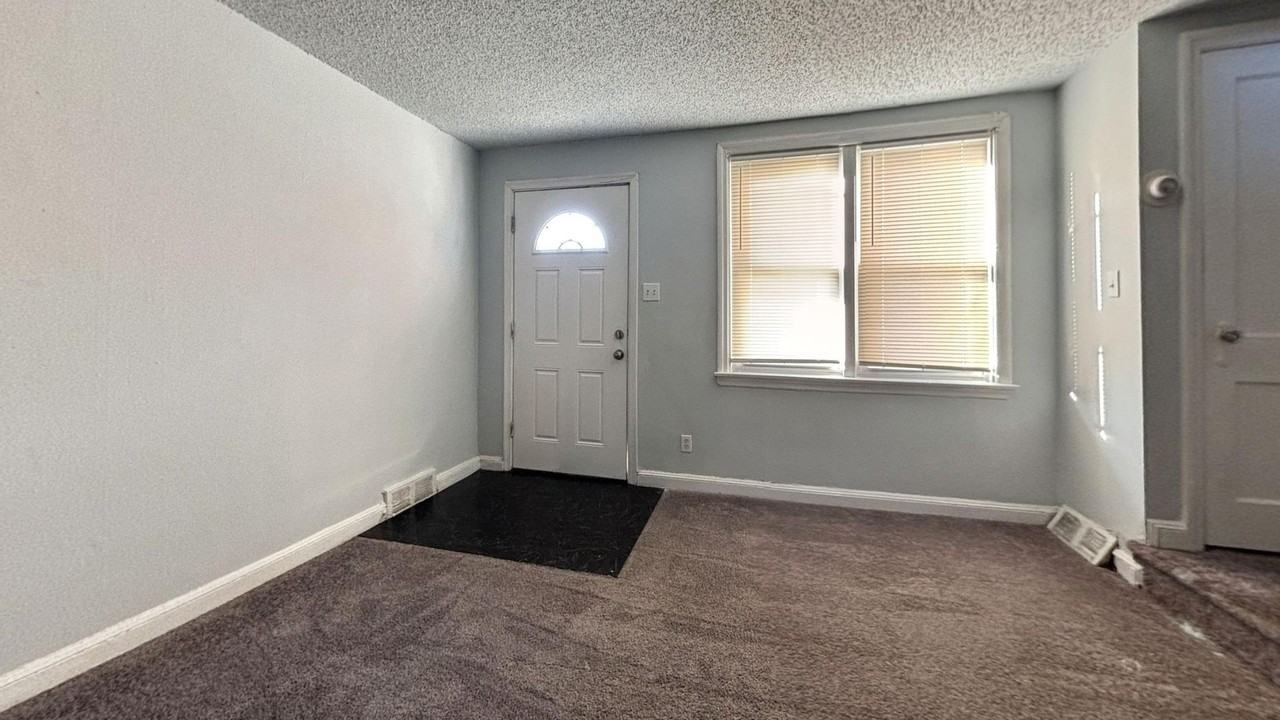 139 West 22nd Street - Photo 4 of 30