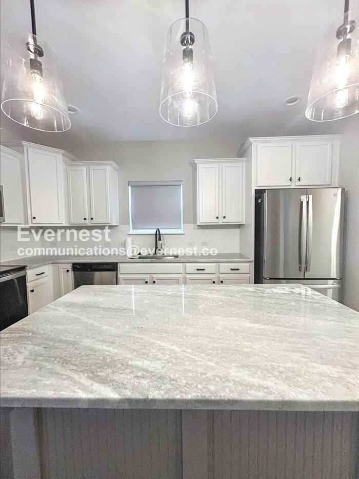 2031 Darby View Ln - Photo 3 of 30