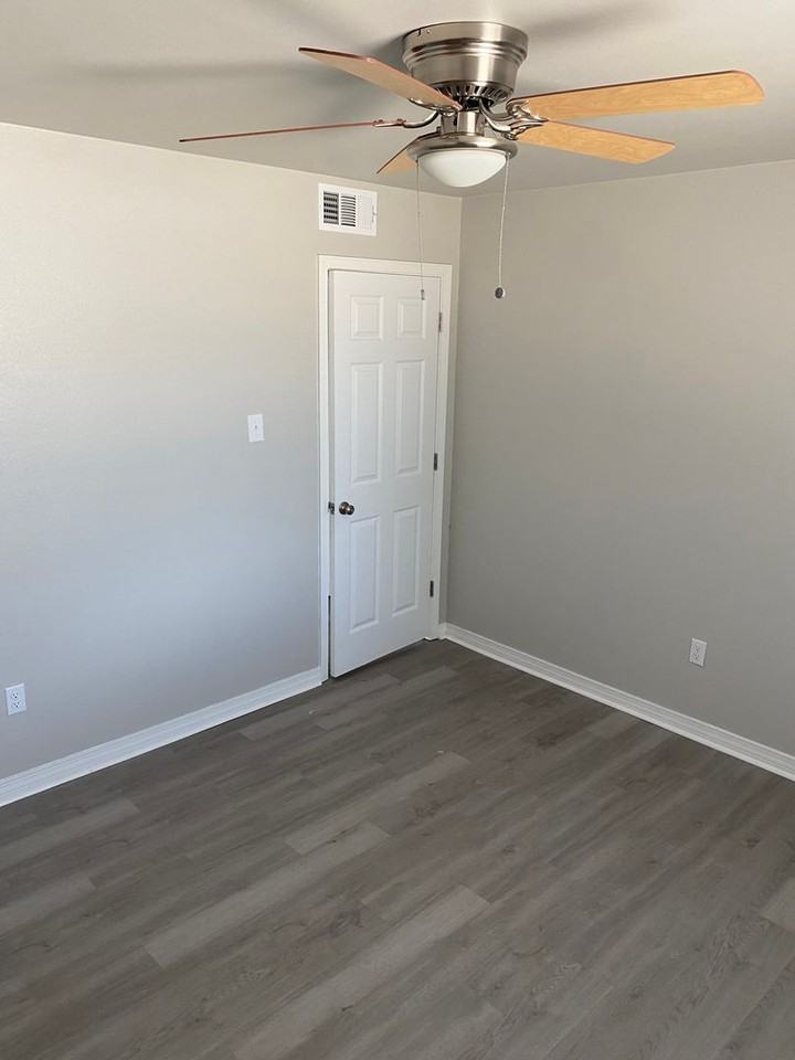 2700 Rue Saint Martin #C - Photo 4 of 10