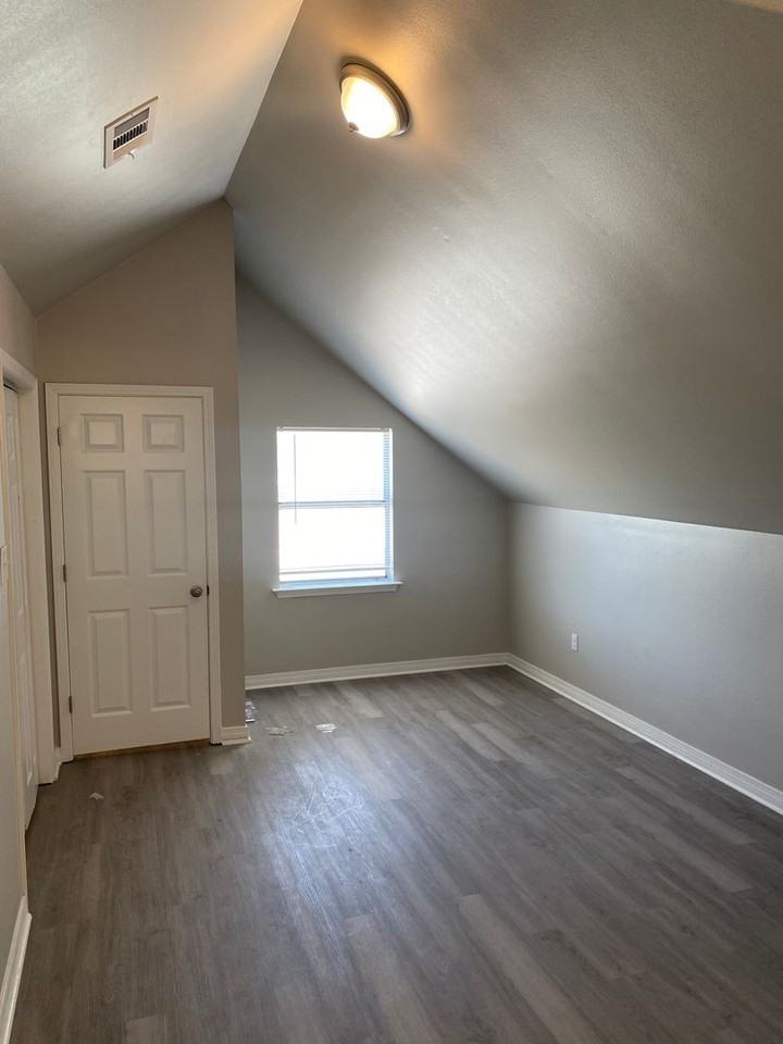 2700 Rue Saint Martin #C - Photo 6 of 10