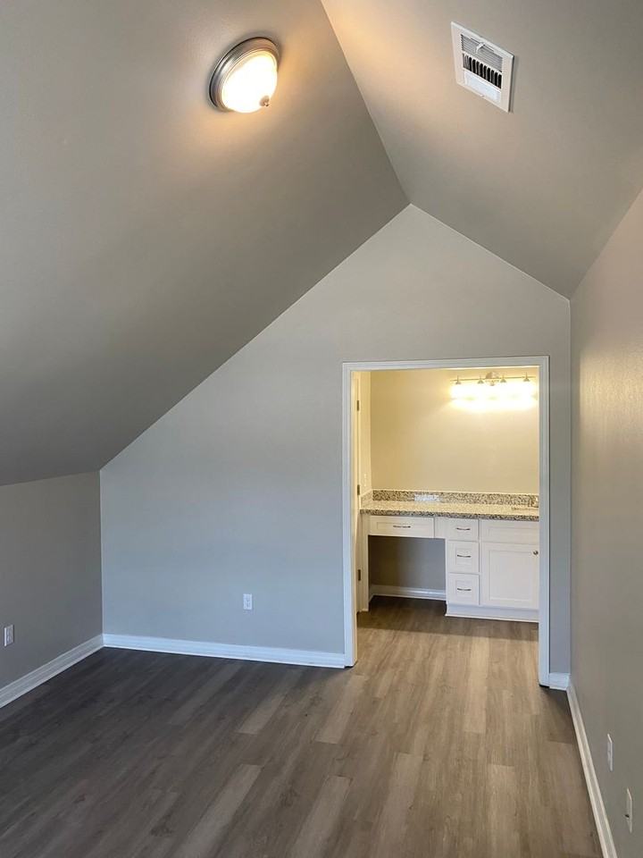 2700 Rue Saint Martin #C - Photo 7 of 10