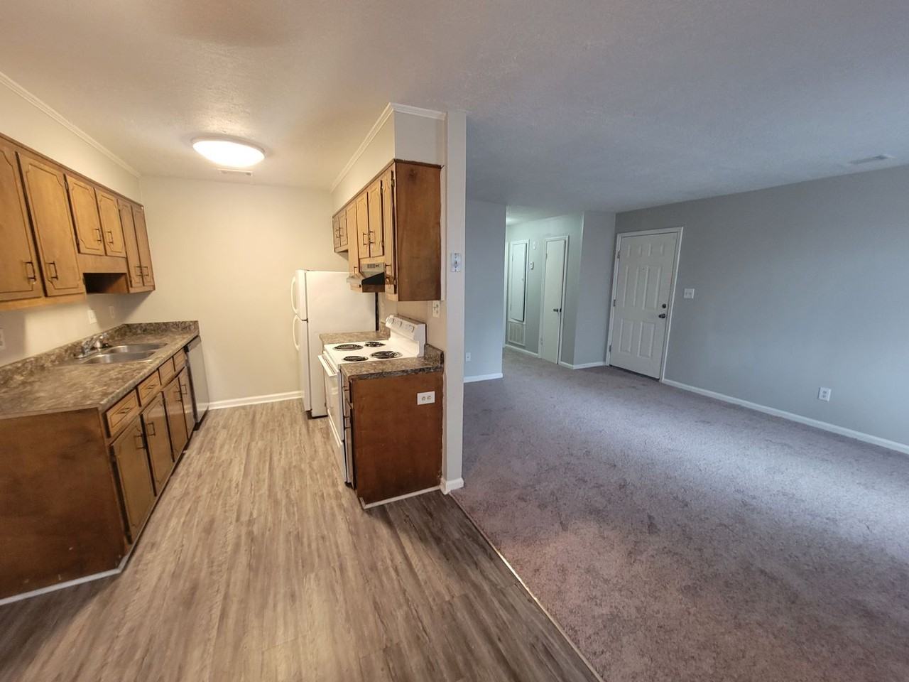 112 Chalet North Court - Photo 3 of 14