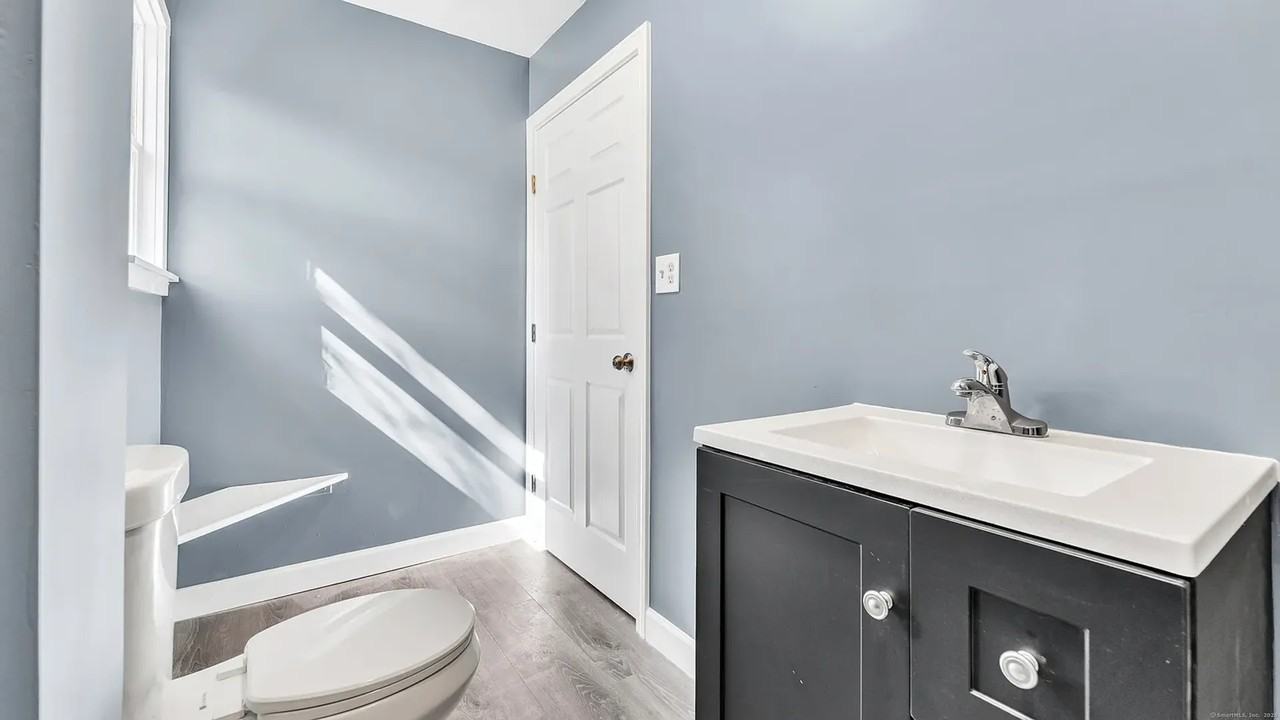 224 Hartford Turnpike - Photo 3 of 8