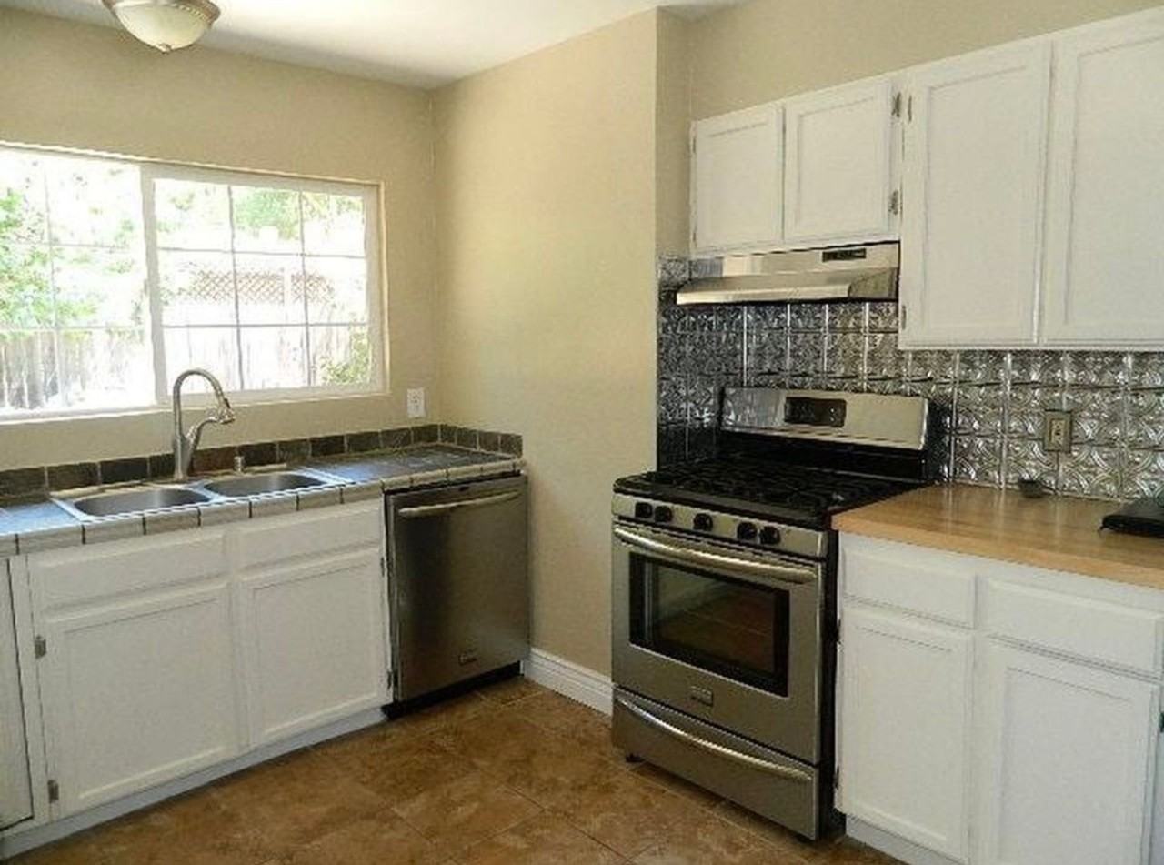 3290 Ida Dr - Photo 6 of 17