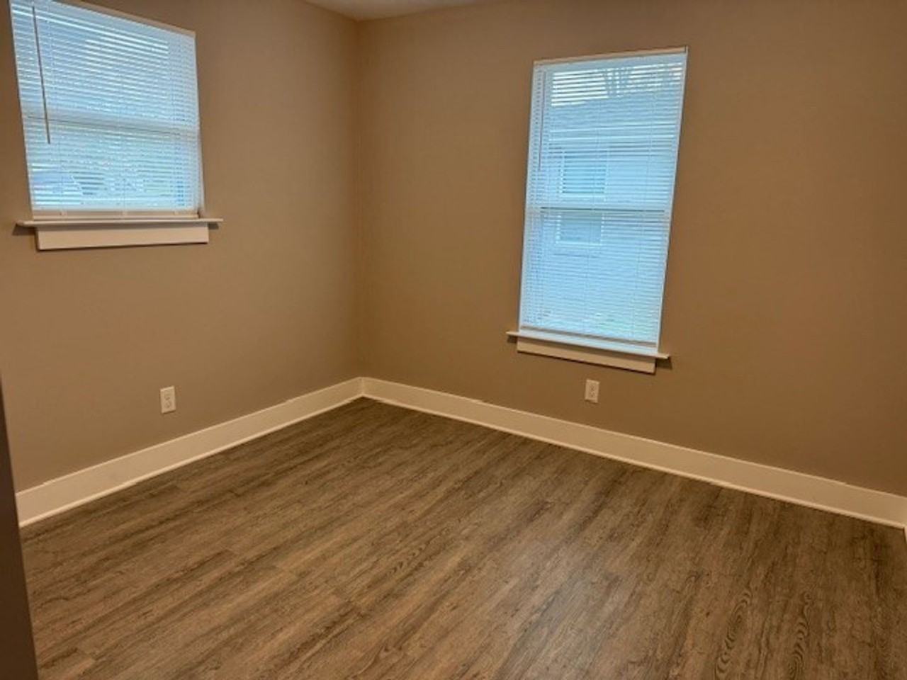 524 26th Ave N - Photo 3 of 9