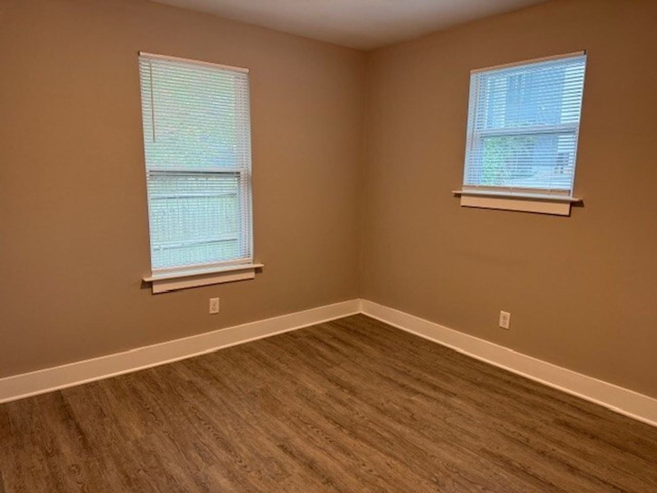 524 26th Ave N - Photo 4 of 9