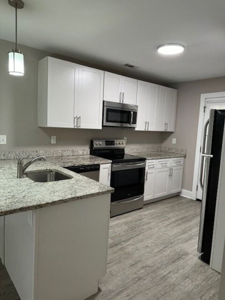 524 26th Ave N - Photo 6 of 9