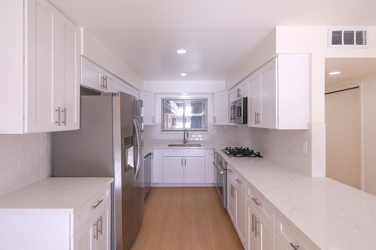 3155 Montrose Ave - Photo 2 of 21