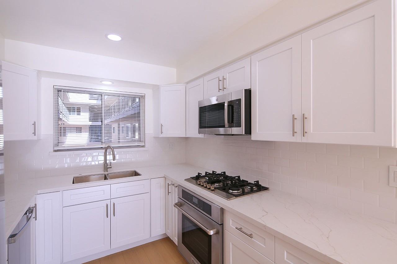 3155 Montrose Ave - Photo 4 of 21