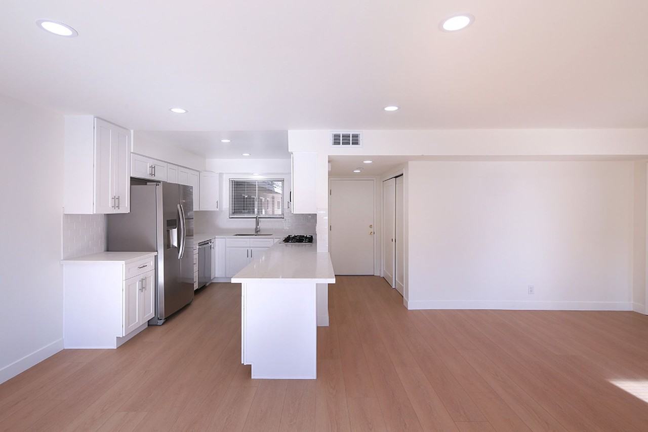 3155 Montrose Ave - Photo 5 of 21