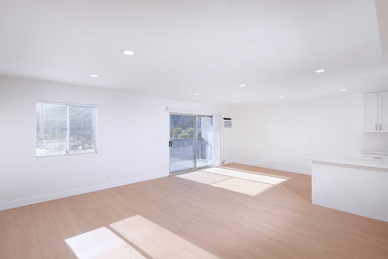 3155 Montrose Ave - Photo 6 of 21