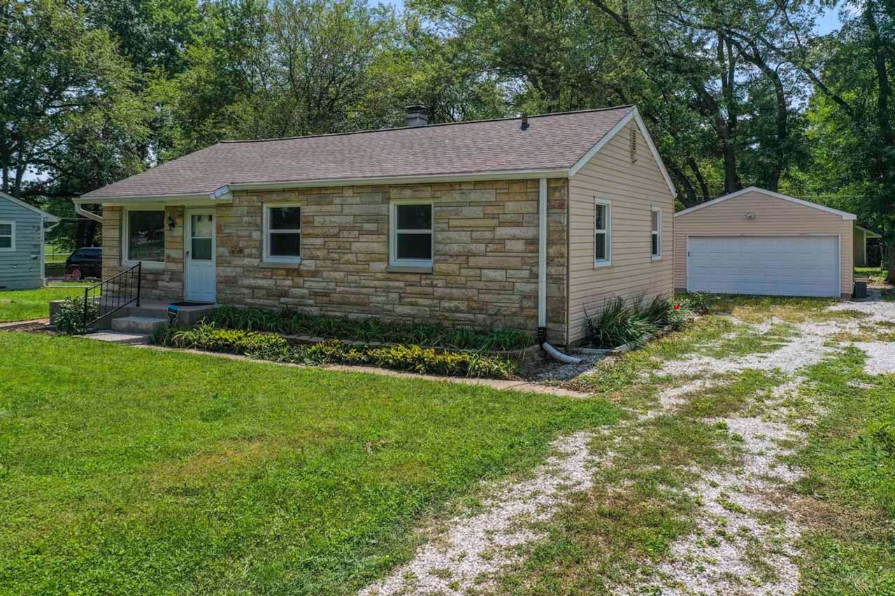 1909 Mayfair Dr - Photo 2 of 24