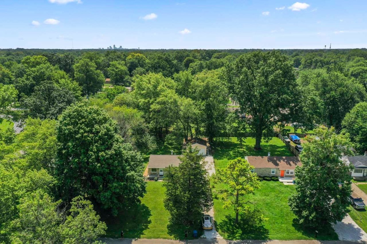 1909 Mayfair Dr - Photo 3 of 24