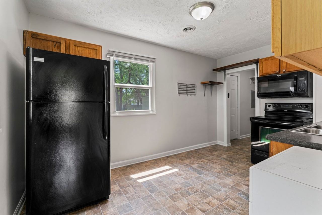 1909 Mayfair Dr - Photo 6 of 24