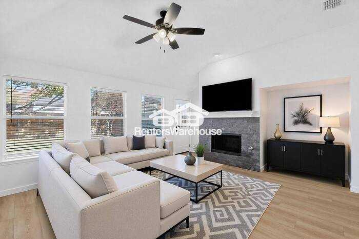 1539 Vista Bend Dr - Photo 5 of 45