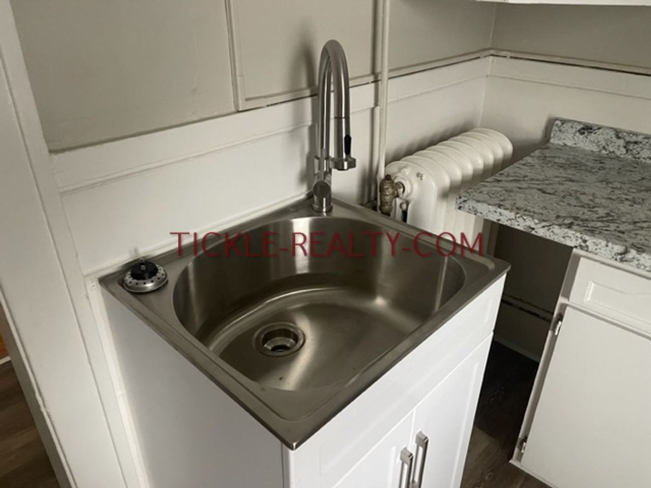 450 Meigs Street - Photo 4 of 11