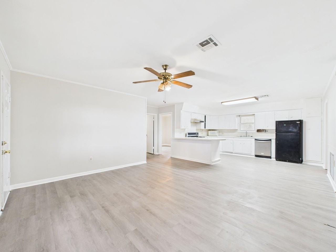 4525 Verot School Rd - Photo 7 of 29