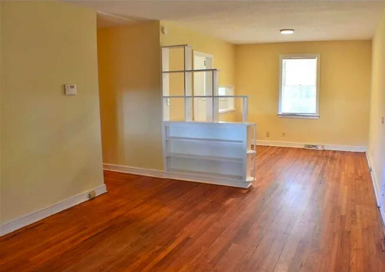 130 Duke Ave - Photo 2 of 11