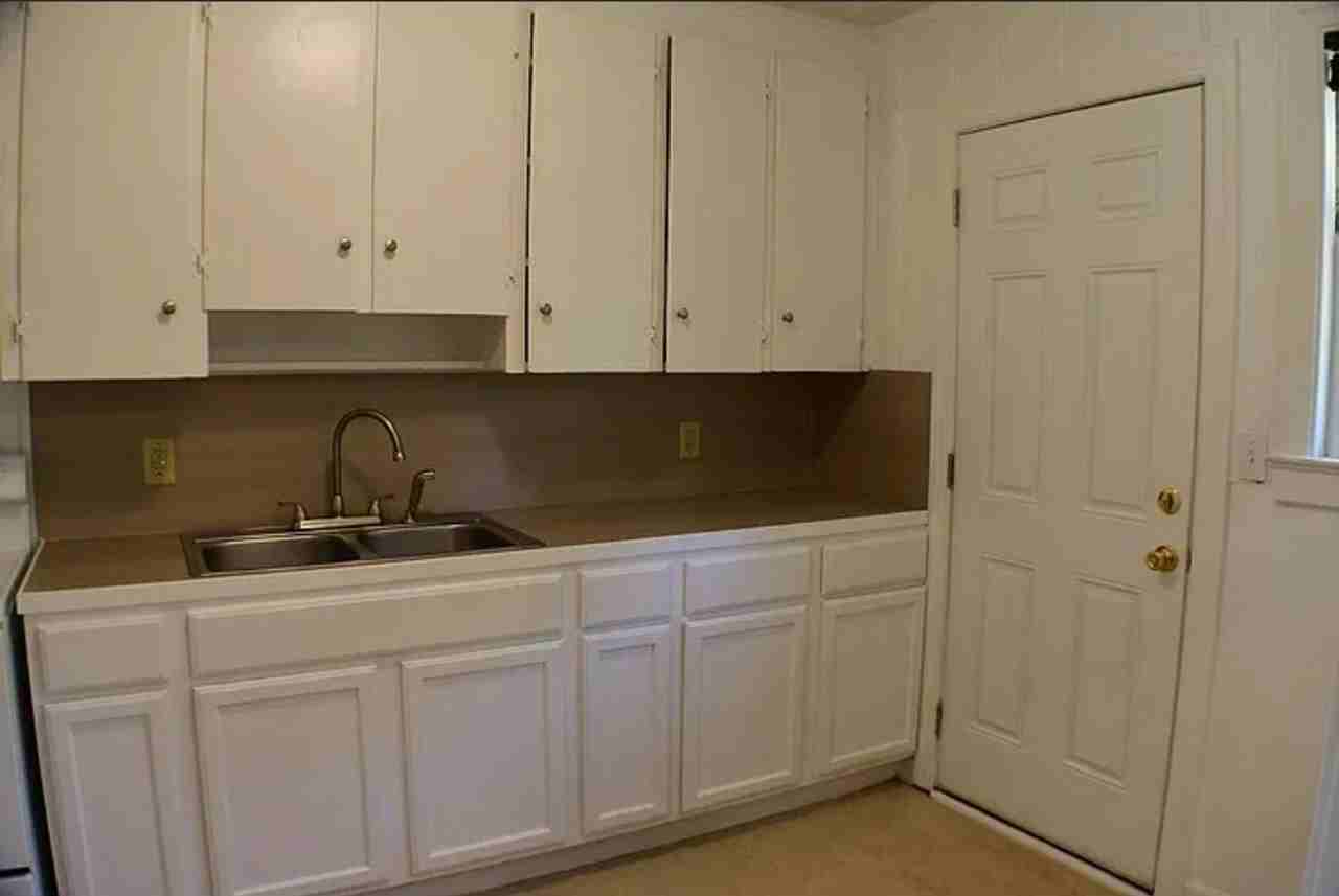 130 Duke Ave - Photo 5 of 11