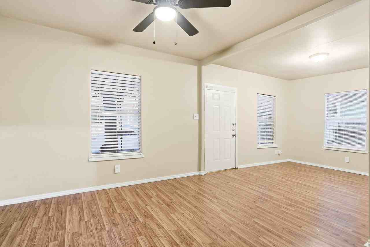 322 Utah St - Photo 3 of 14