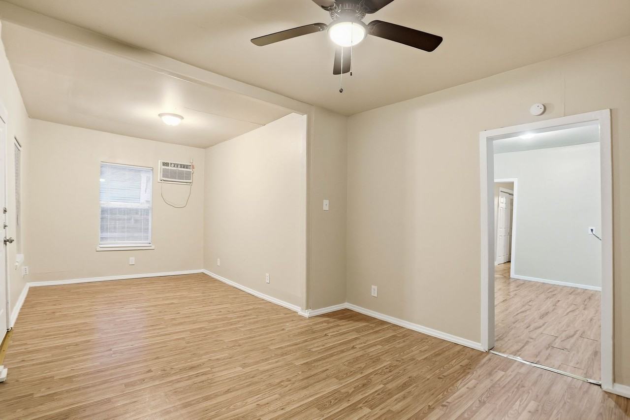 322 Utah St - Photo 4 of 14