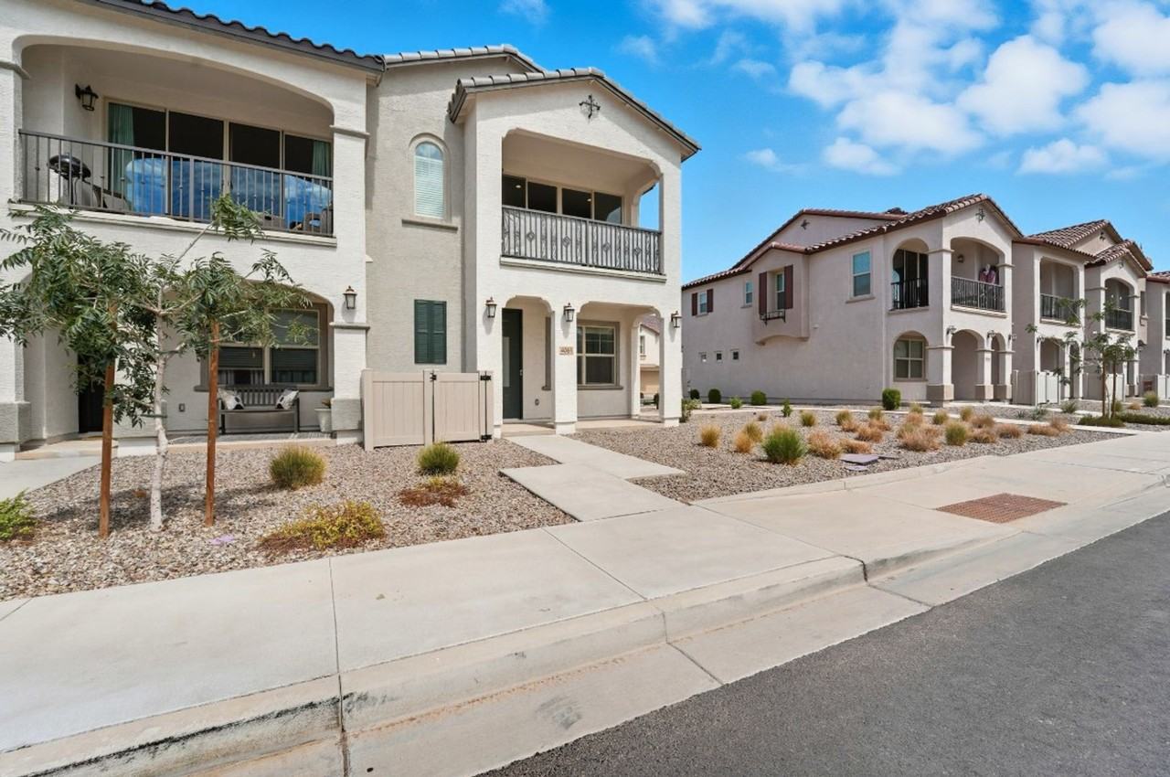 4102 E Pinto Dr - Photo 4 of 50