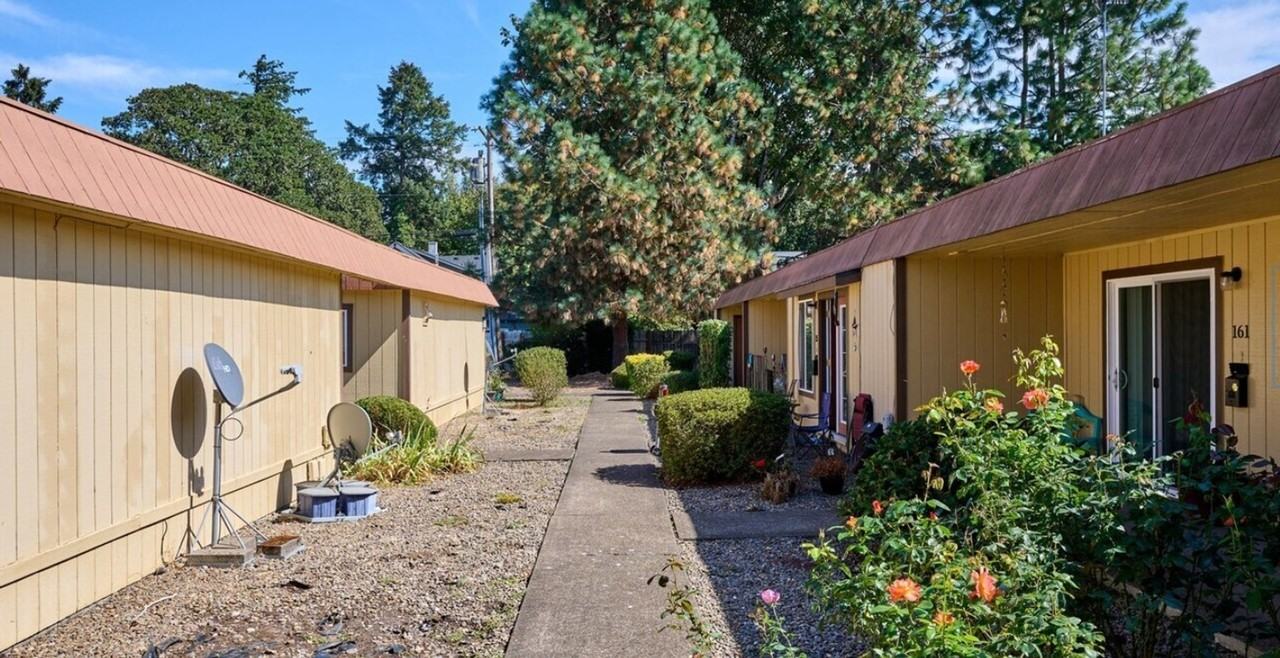 540-Oakvilla - Photo 2 of 6