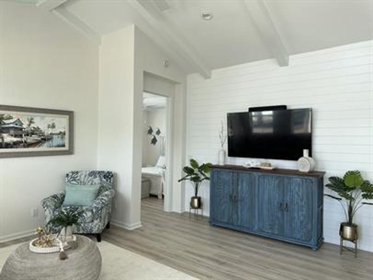 190 Seaplane Dr - Photo 3 of 20