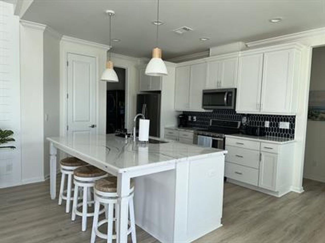 190 Seaplane Dr - Photo 4 of 20