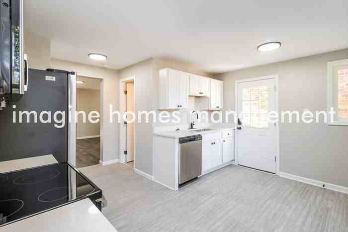 4227 Kirby Ave - Photo 7 of 18