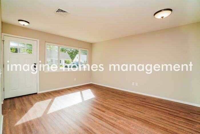 186 Forest Boulevard - Photo 4 of 14