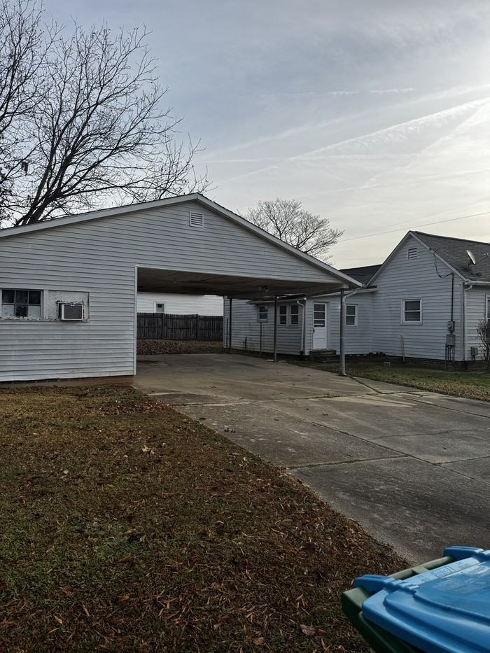 512 South Zion Street - Photo 3 of 17