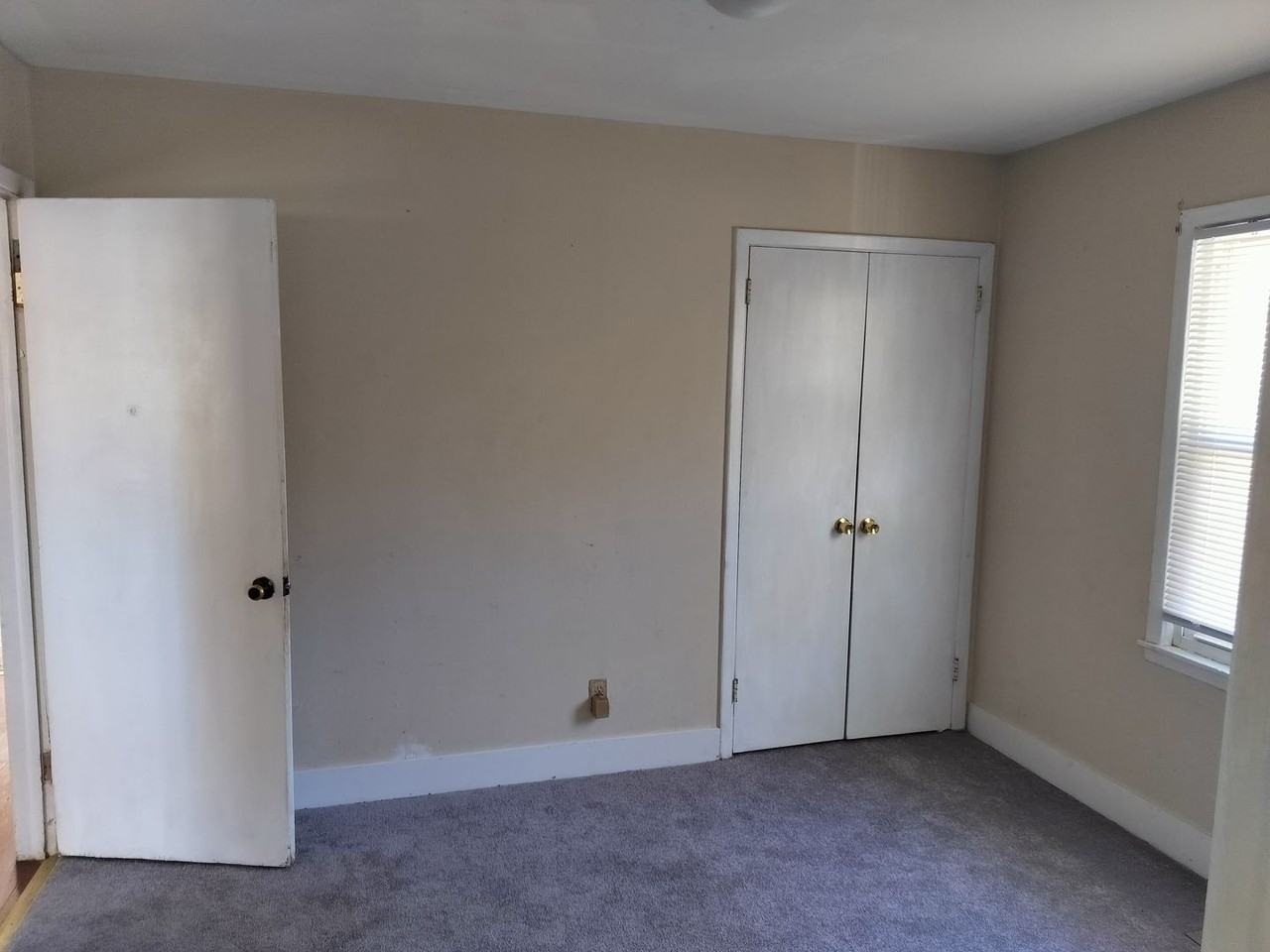 4038 Village Dr - Photo 4 of 13