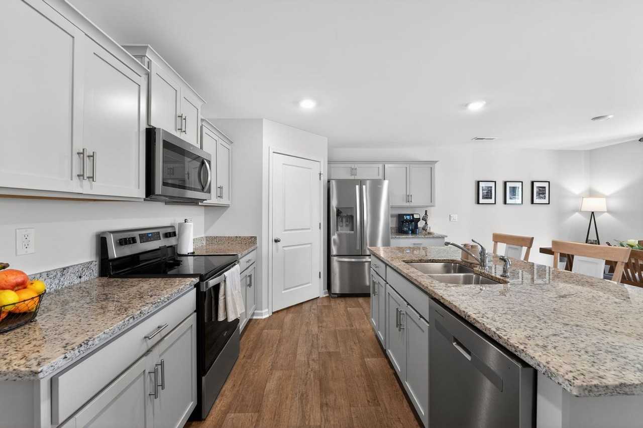 132 Stone River Way - Photo 2 of 38