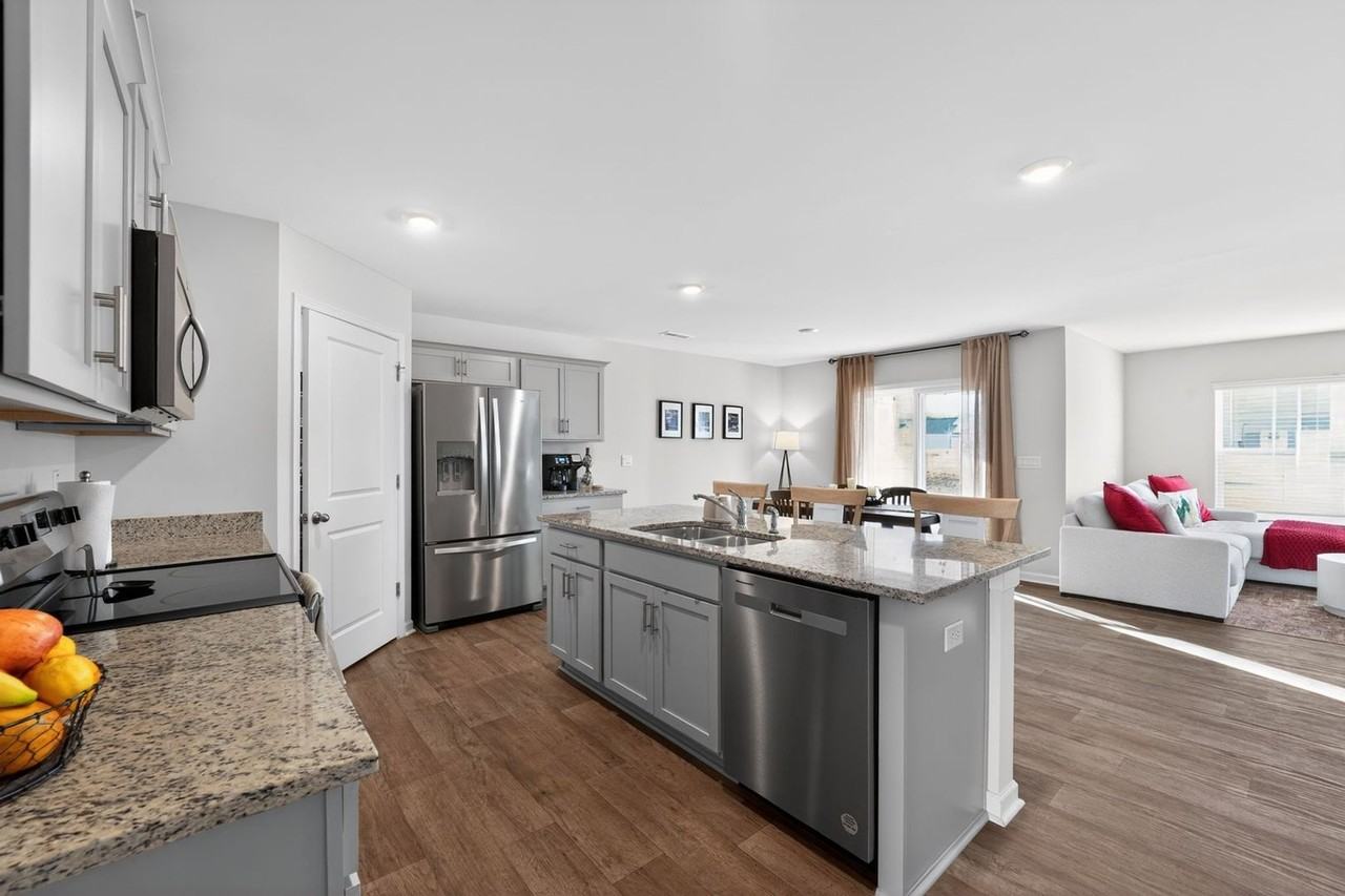 132 Stone River Way - Photo 3 of 38