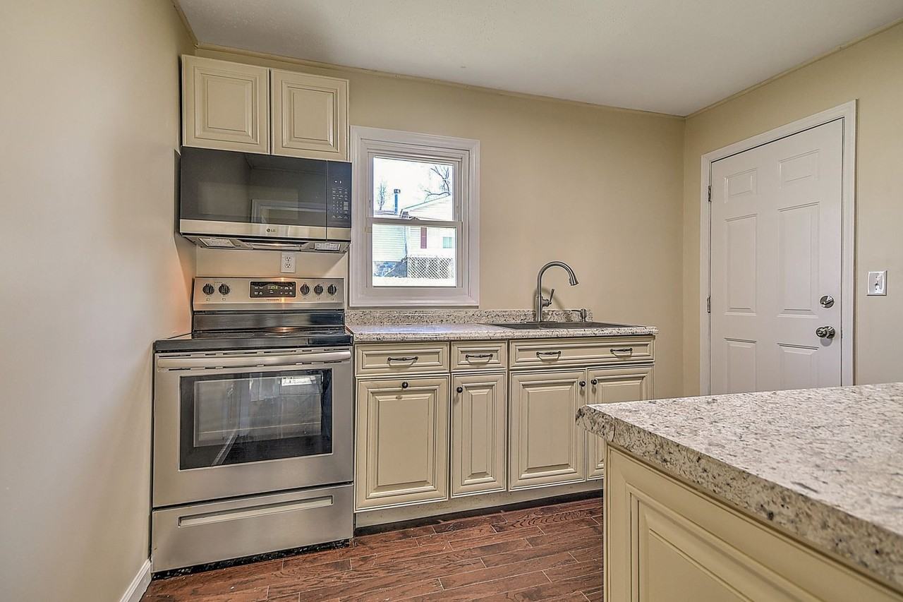 214 Taylor Ave - Photo 4 of 27