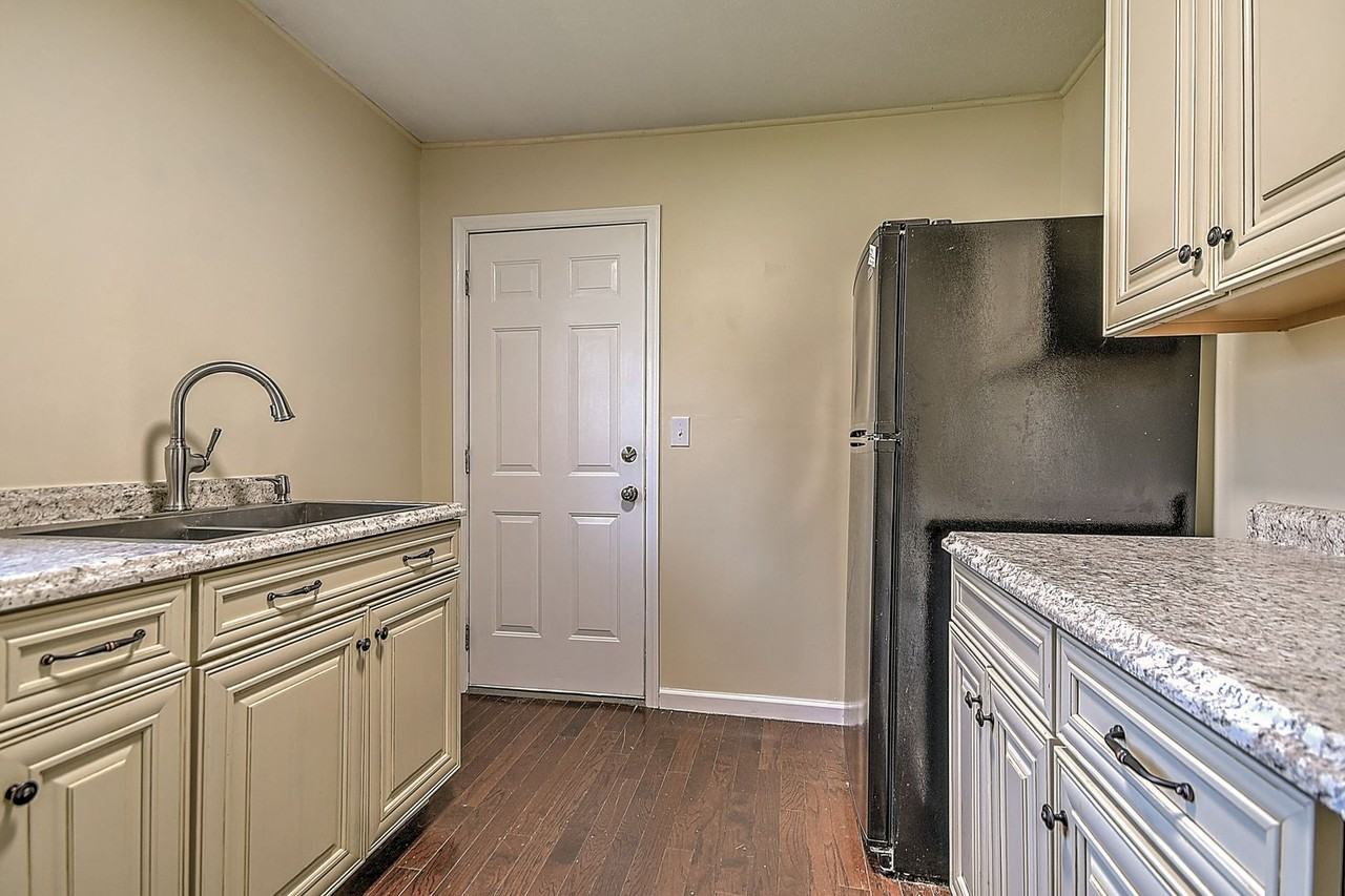 214 Taylor Ave - Photo 5 of 27